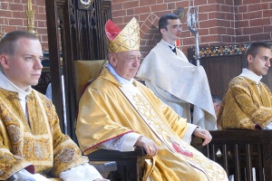 biskup andrzej suski